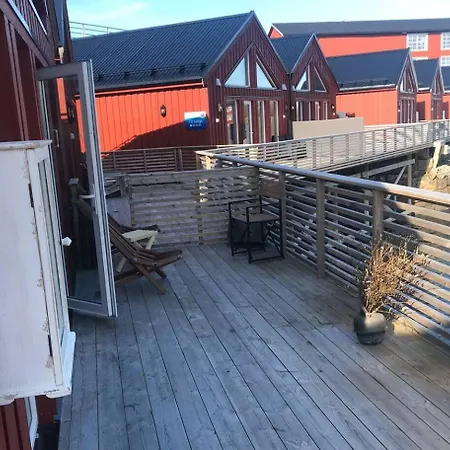 Amazing Waterfront Rorbu בית נופש *