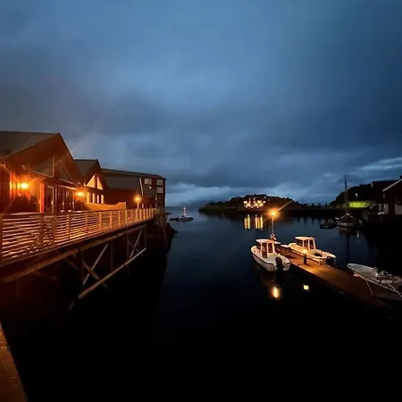 بيت للعطل Amazing Waterfront Rorbu *